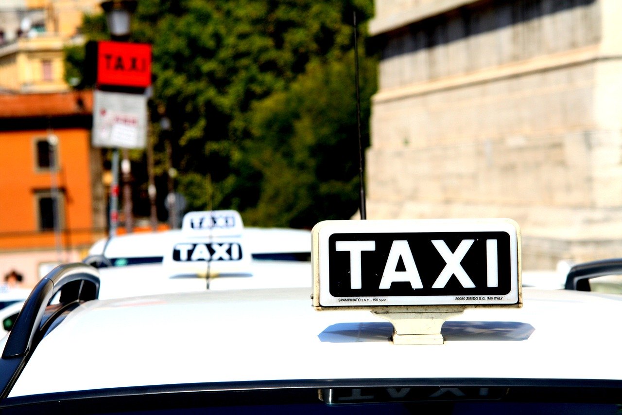 Czy opłaca się jeździć taksówkami?